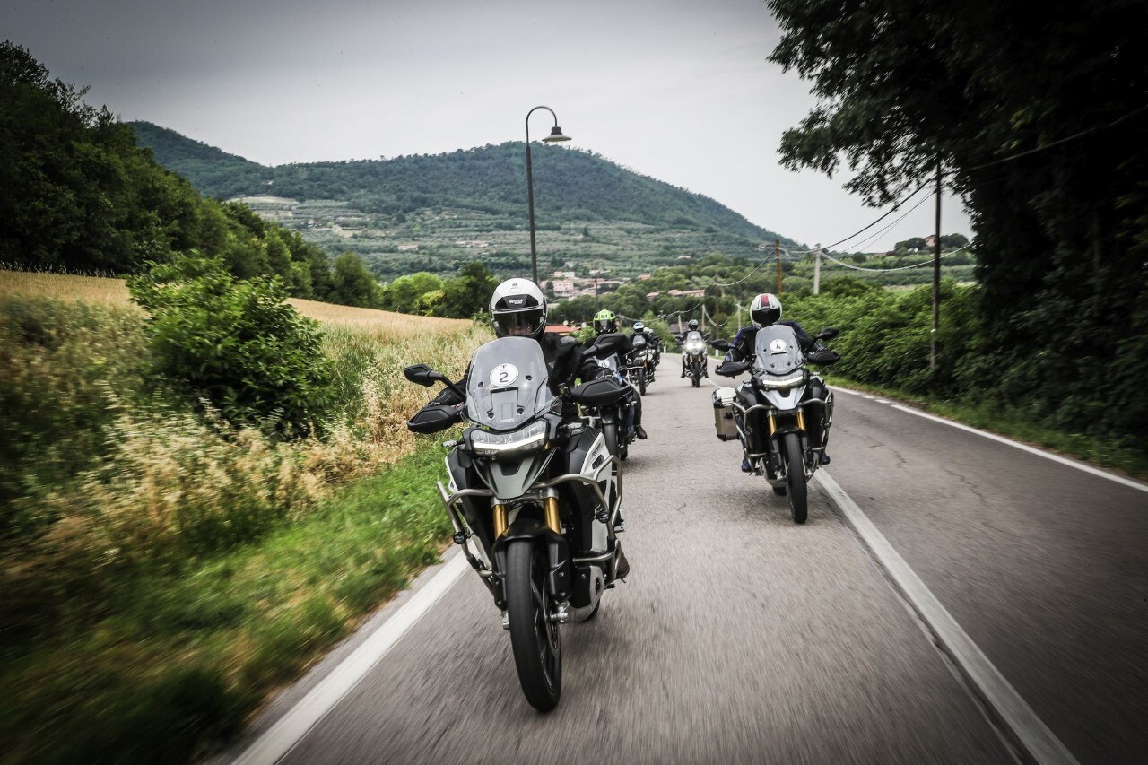 Triumph Adventure Experience: quando la moto va a braccetto con l'architettura